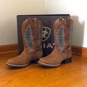 Ariat cowgirl boots. Wore once.  Didn’t fit right.  Missed the window to return.